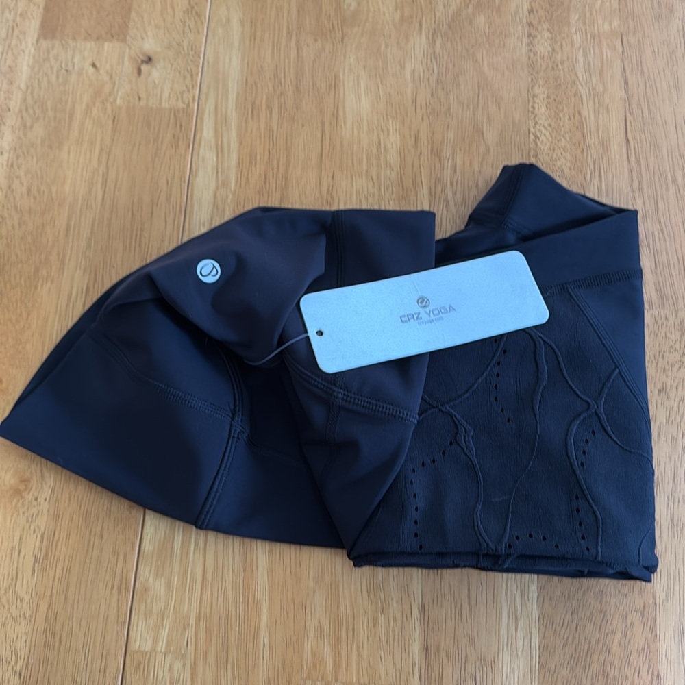 NWT CRZ Black Yoga Leggings with Design Athleta Exercise Workout Girl Woman